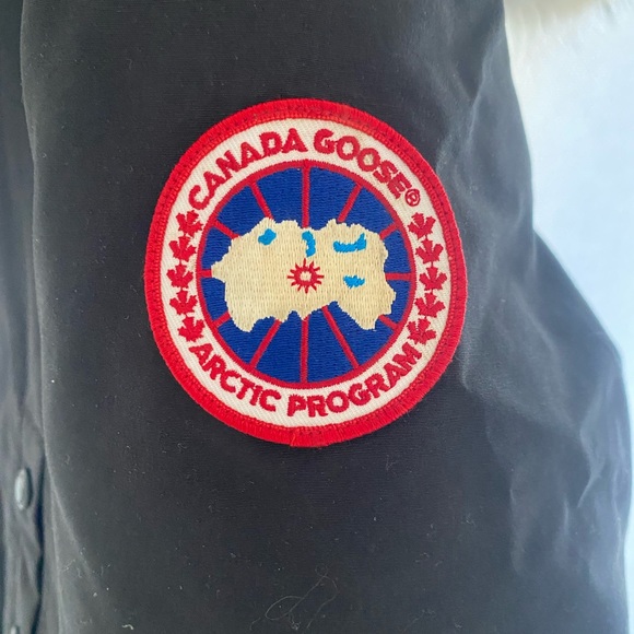 Canada goose jacket - Picture 4 of 8